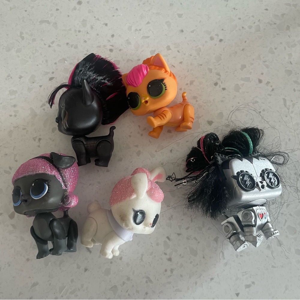 L.O.L. Surprise! Glittery Pet Figurine Collection of 5